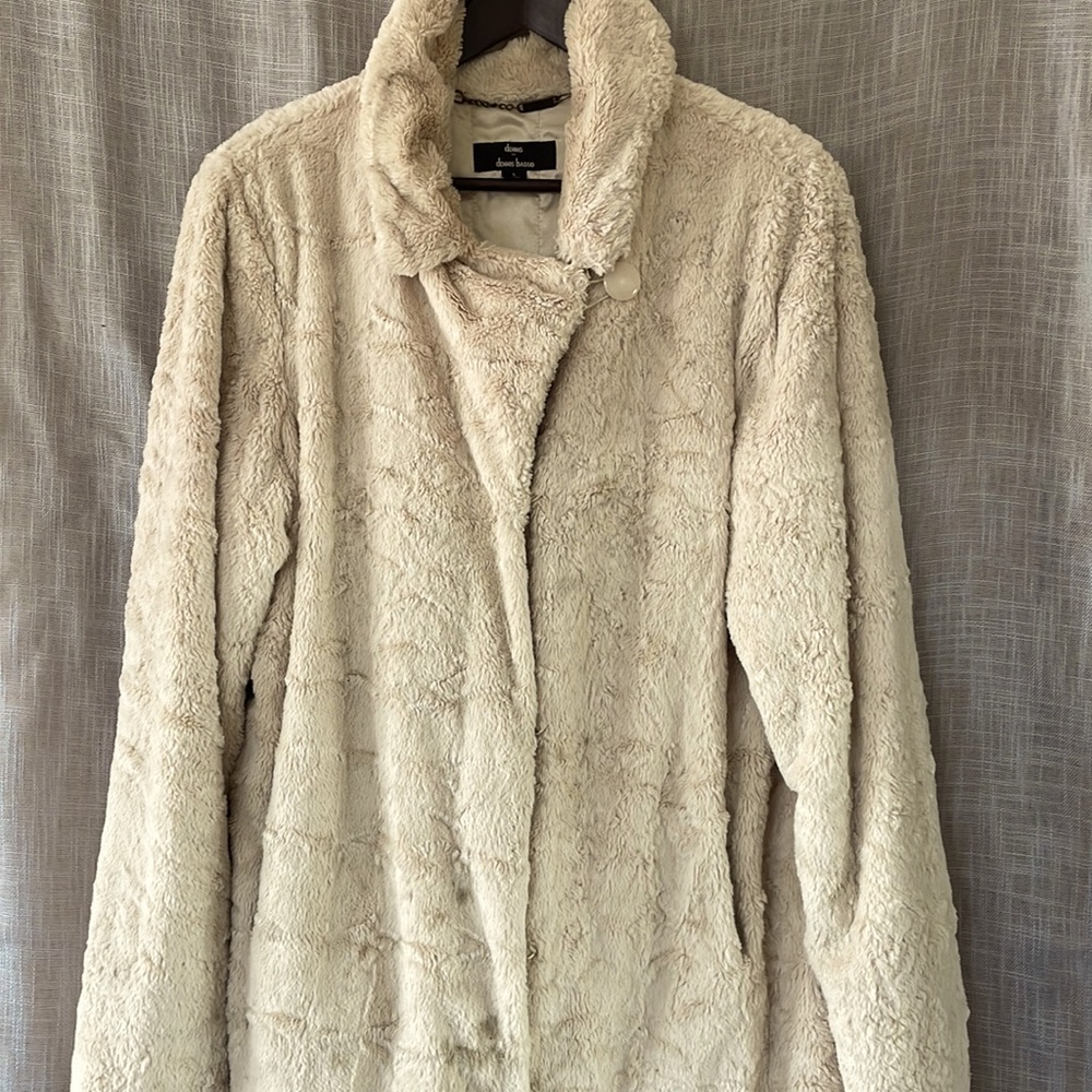 Beautiful preloved cream faux fur